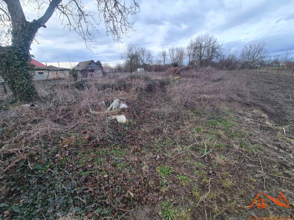 Na predaj pozemok Martovce - 2