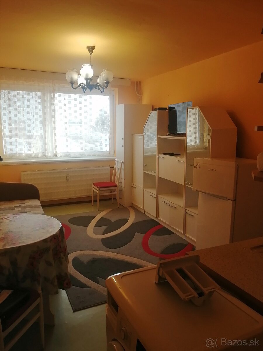 Prenájom garsónka , Levice - 2