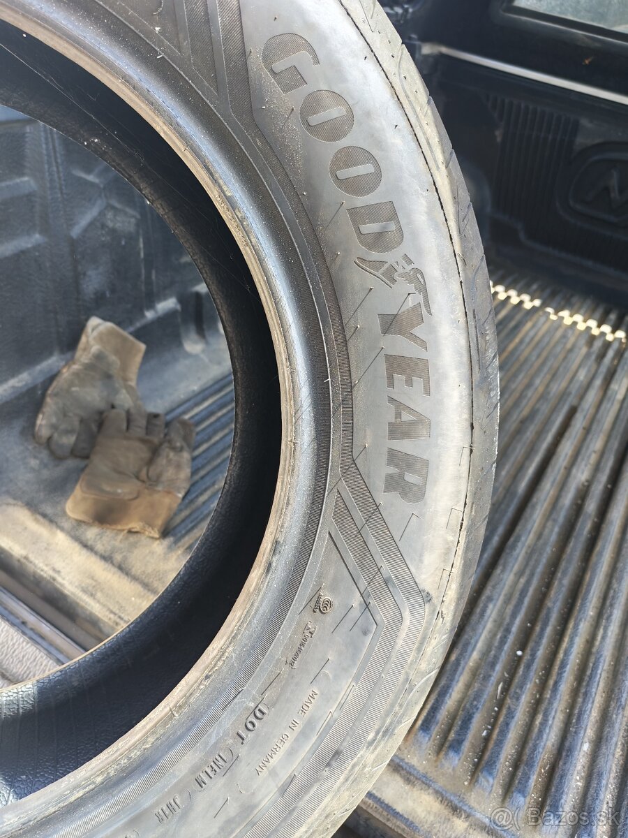 235/65R18 Goodyear - 2