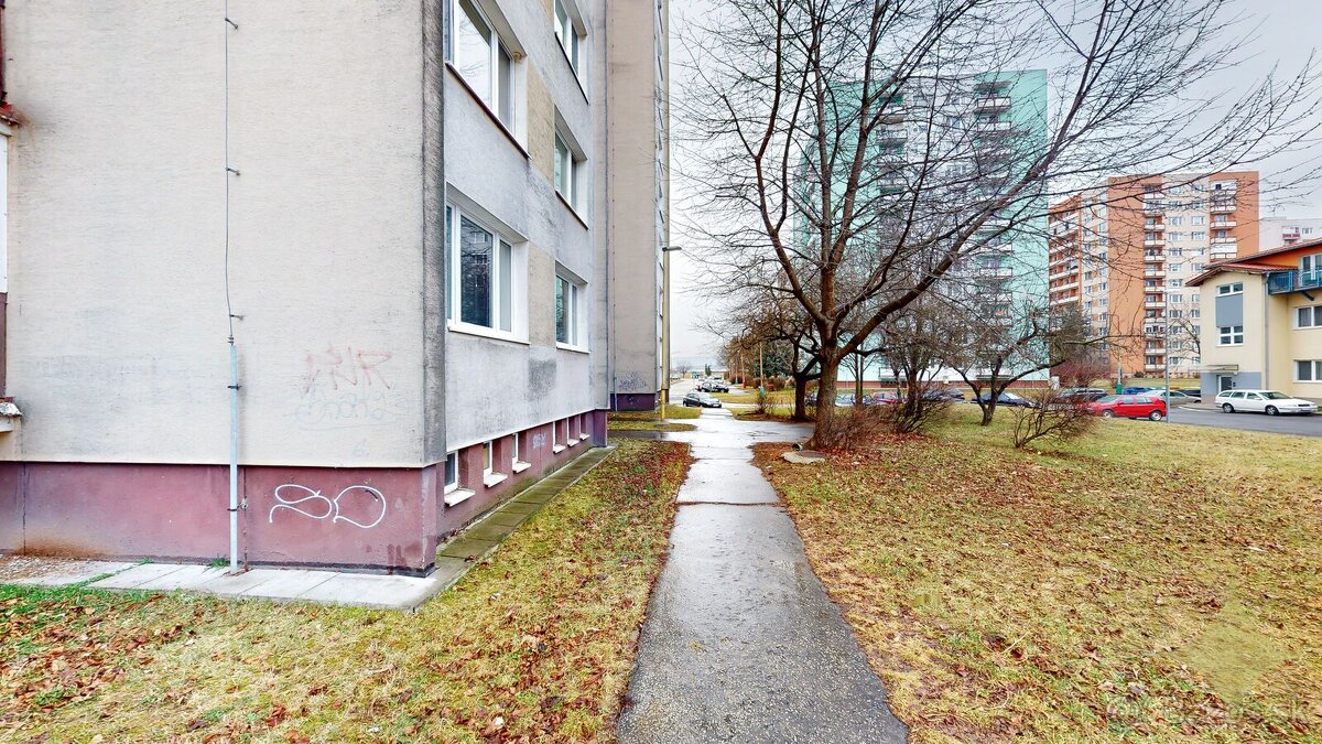 Na predaj 3 izbový byt v Lučenci na Rúbanisku III na 8/12 po - 2