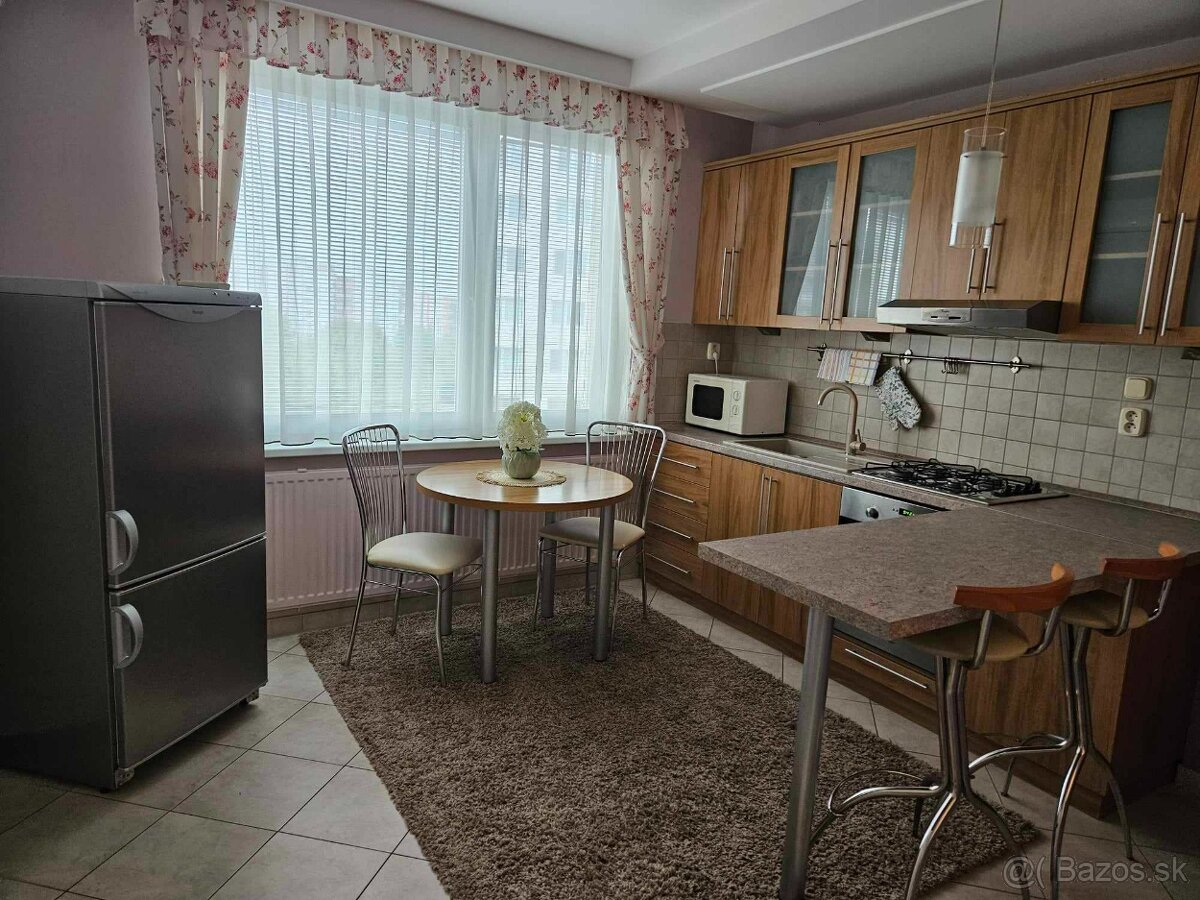 Na prenájom kompletne zariadený 1 izb. byt v centre Levíc - 2