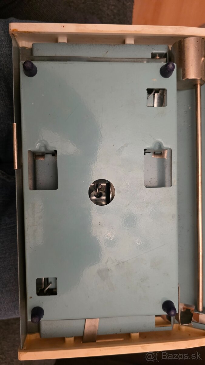 Stará retro váha Kovozávody KZ - 2