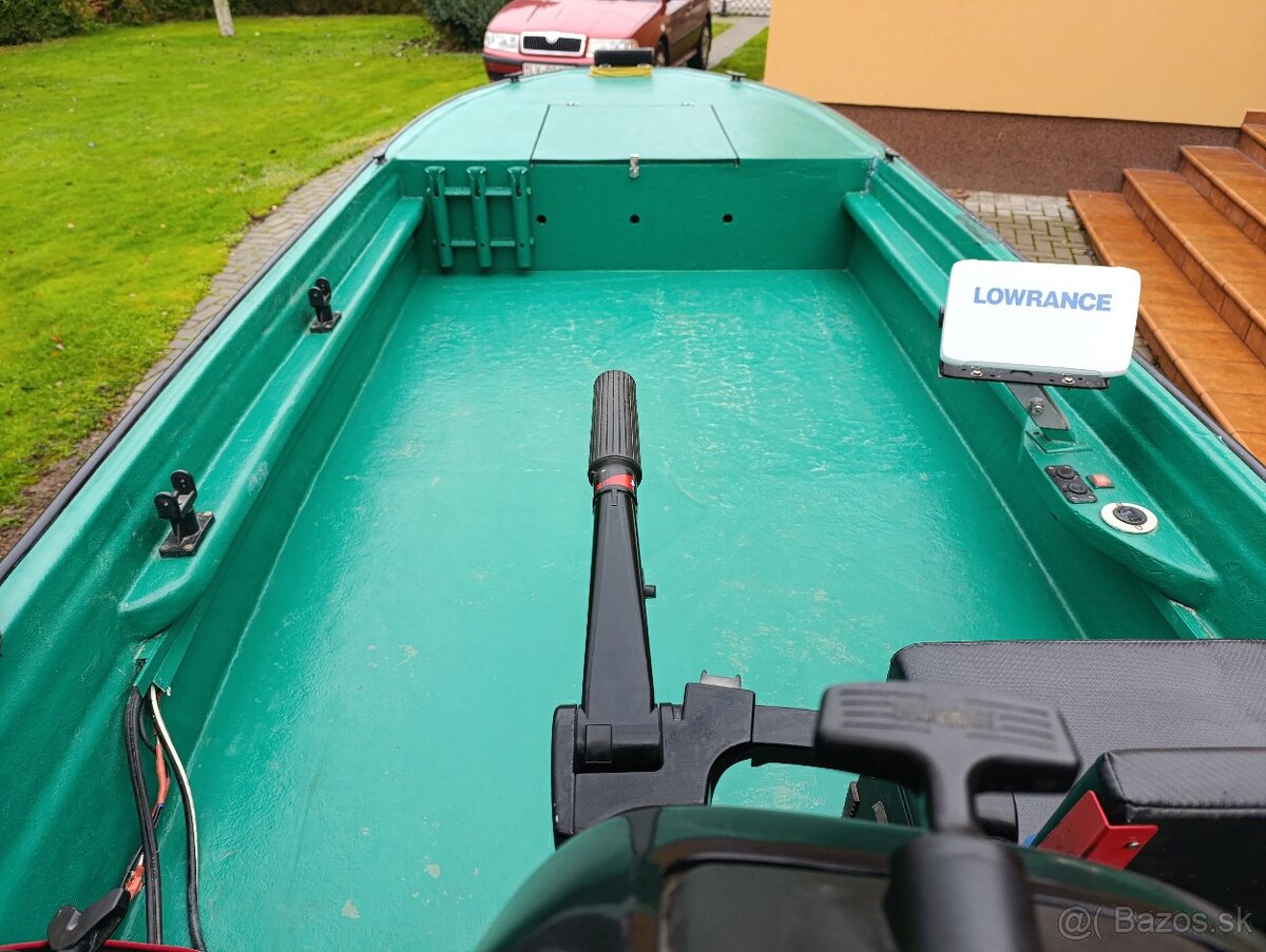 Čln K maxxi 4.6m+motor Mercury 30 HP+prívesný vozík. - 2