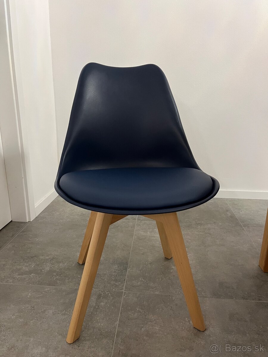 Jedálenský stôl + 4 stoličky - 2