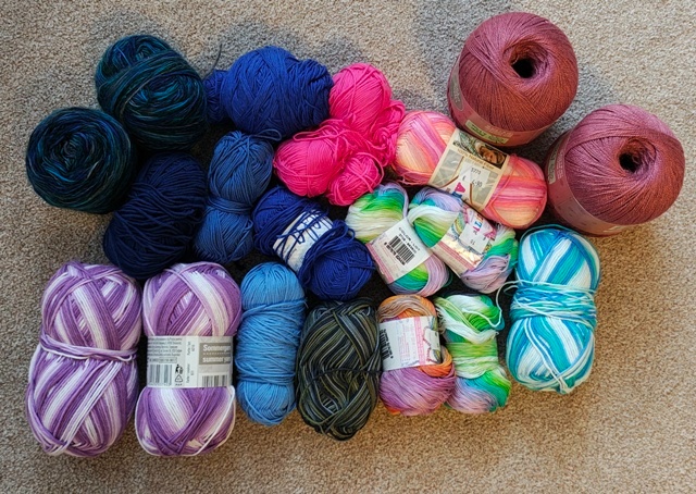 HOBBY - klbká na pletenie a háčkovanie - 2