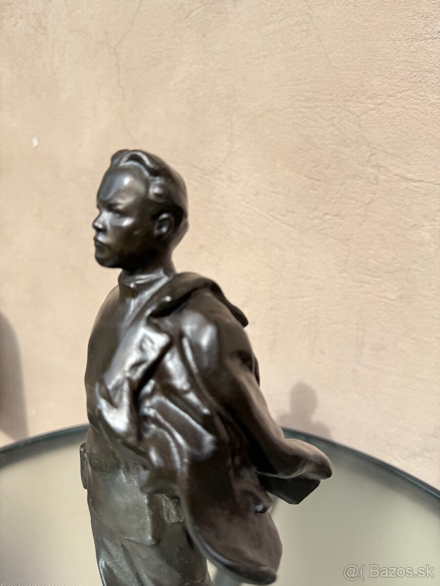 Predam sošku so značenim autora - 2