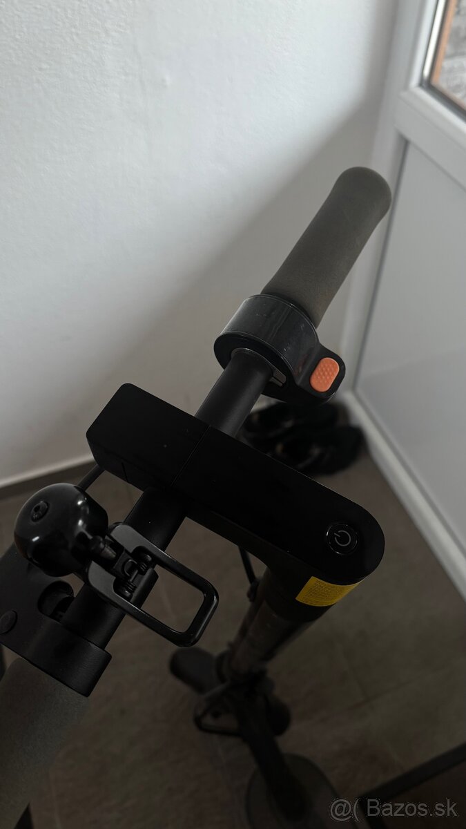 Xiaomi Mi Electric Scooter Essential - 2