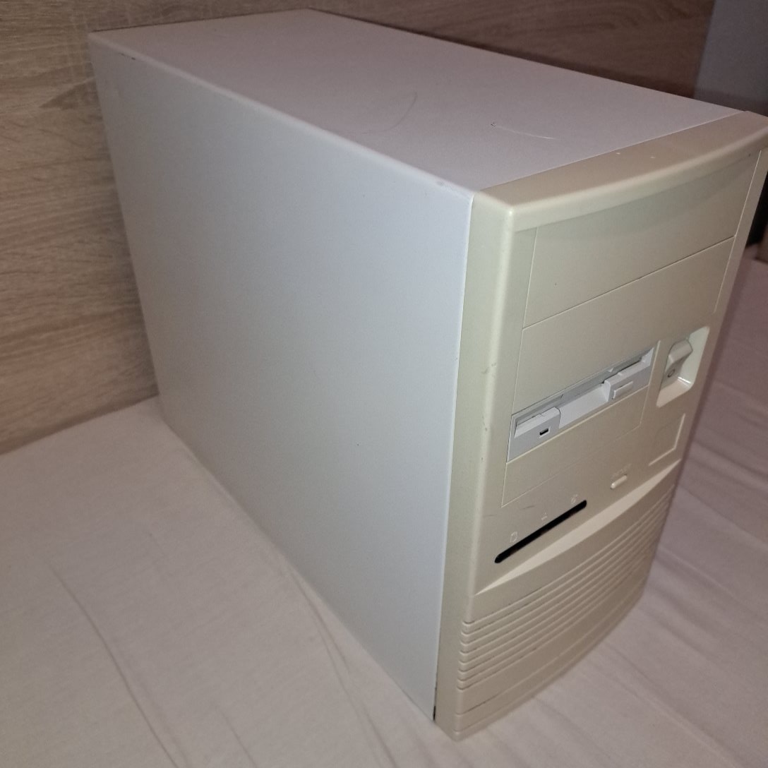 stary pocitac AMD 486dx4-100 - 2