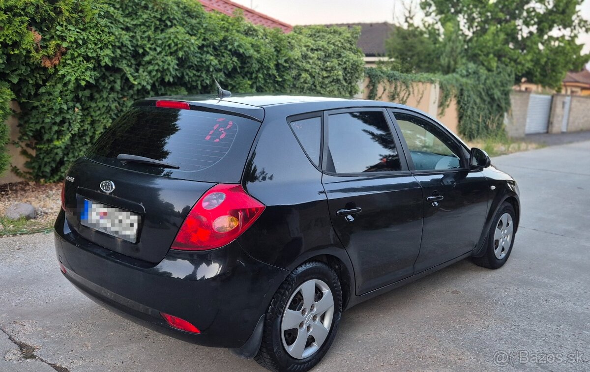 Kia Ceed 1.4 16v Benzín 2010 Hatchback - 2