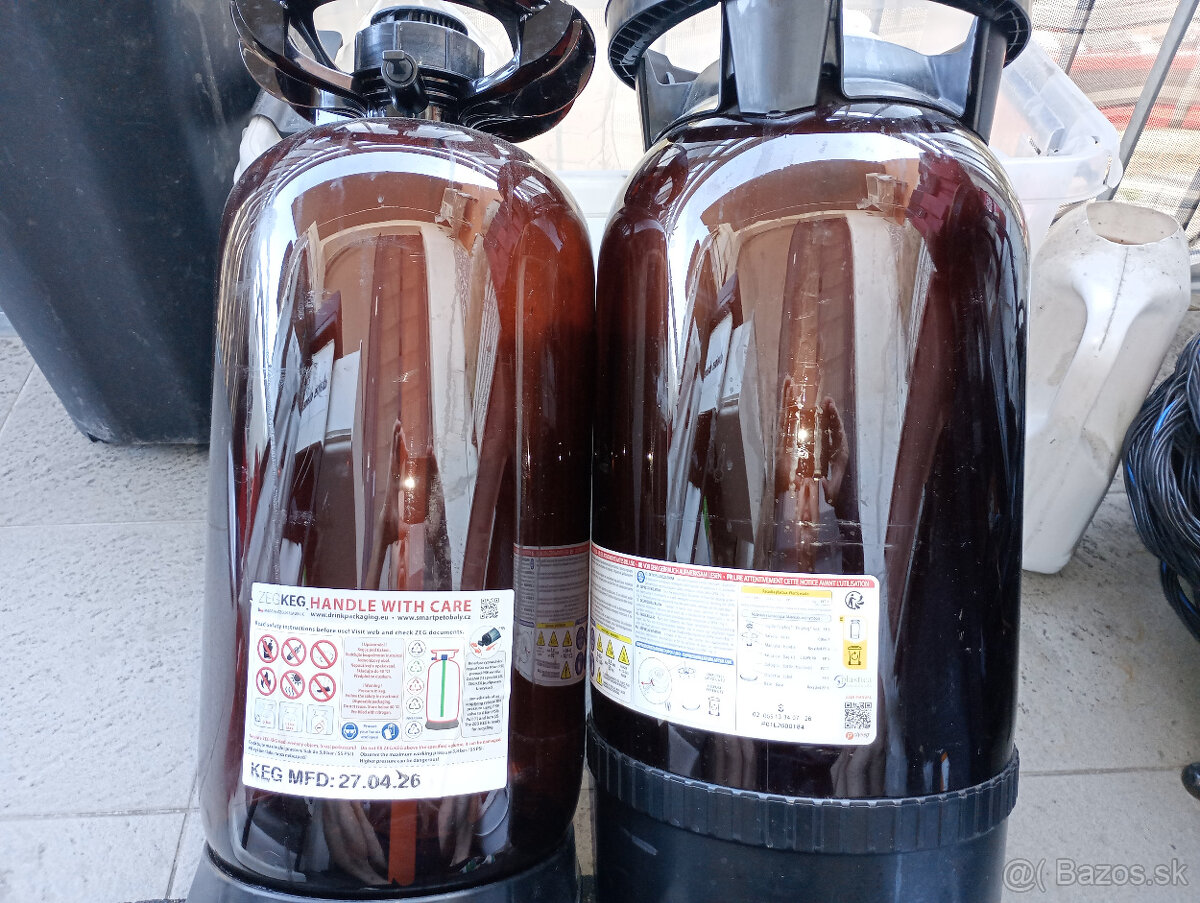 Predám záhradné stoličky - kovové a 20/24L/50L plast. nádoby - 2