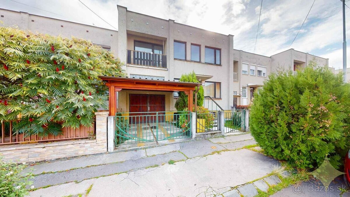 Na predaj 6 izbový rodinný dom v radovej zástavbe v Lučenci - 2