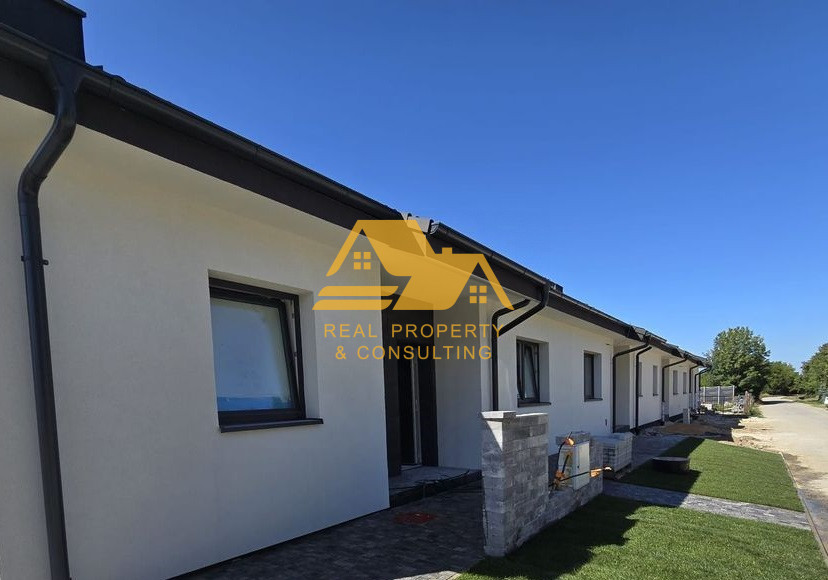 Predám novostavbu v radovej zástavbe v obci Selice - 2