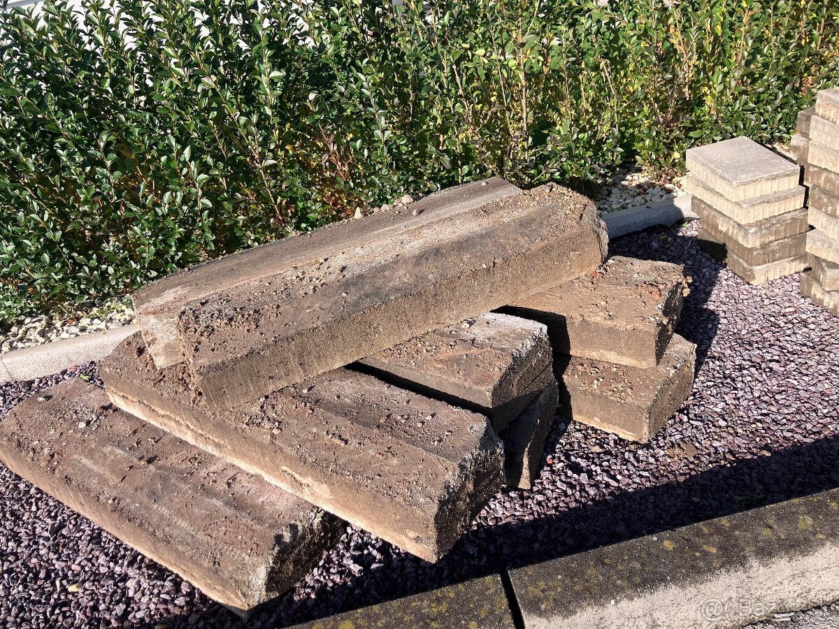 Cestný obrubník - 2