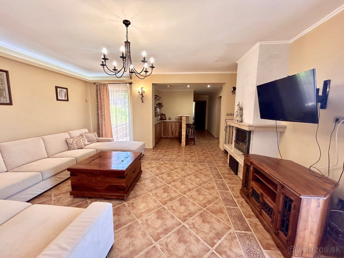 Na predaj impozantná štýlová 5-izbová rodinná vila - 2