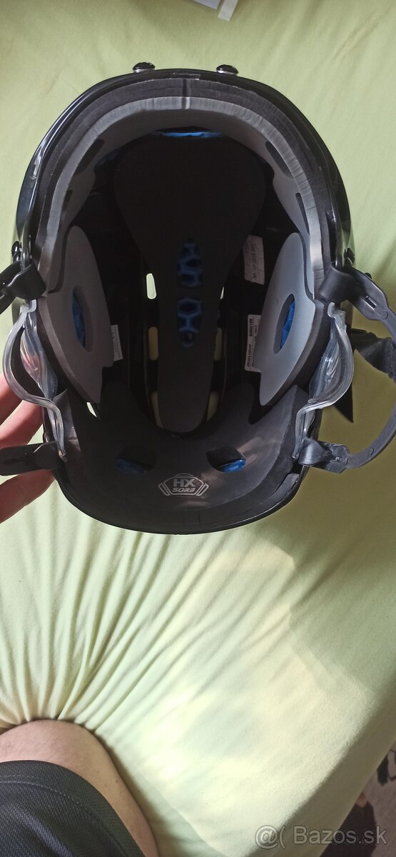 Predám hokejovú prilbu bauer - 2