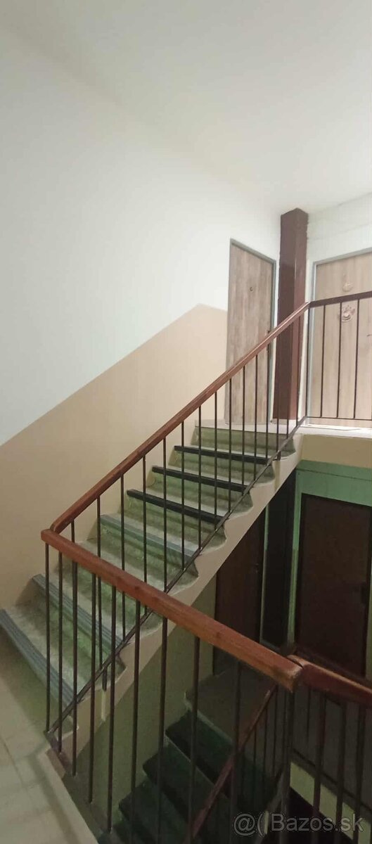 Dvojizbový byt s loggiou v zelenej časti Poltára - 2