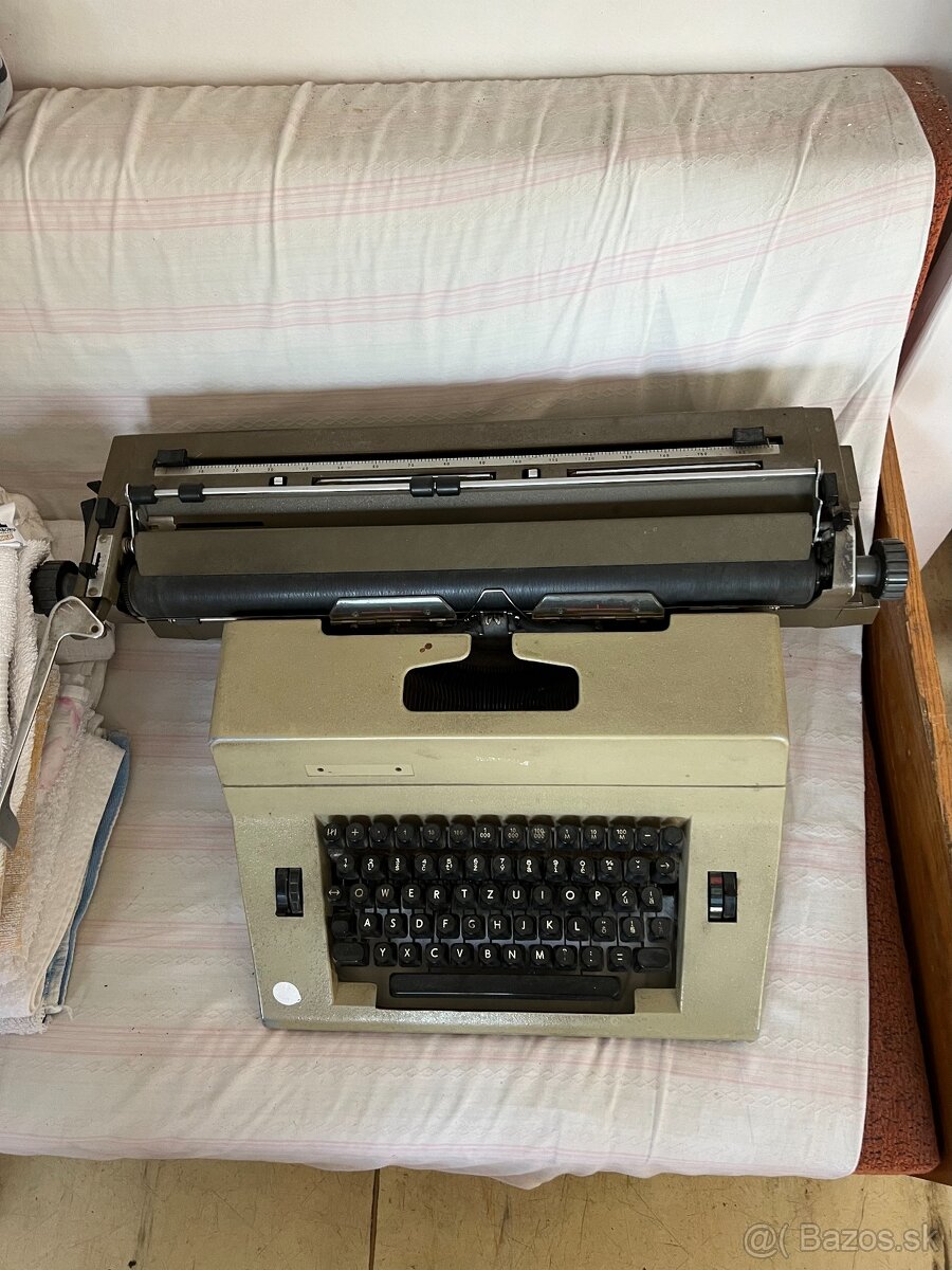 Písací stroj - 2