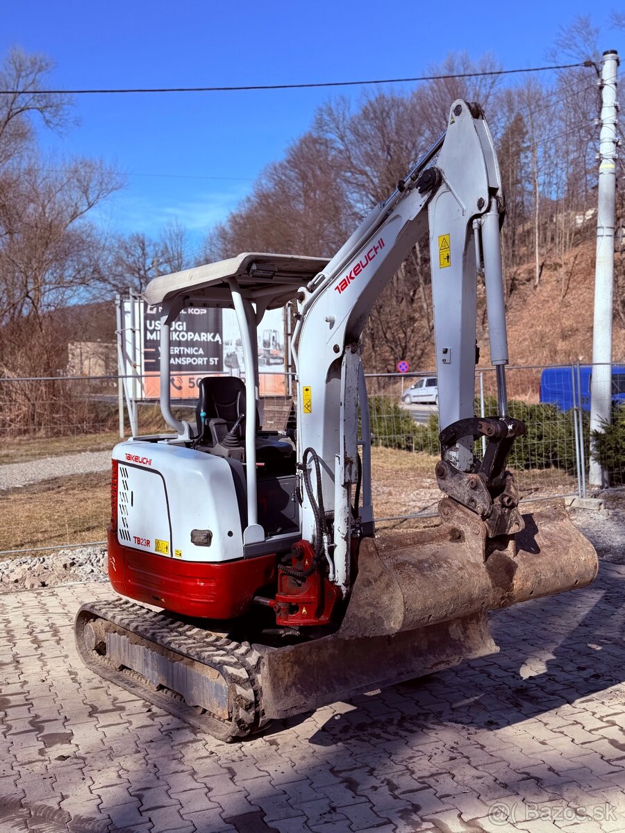 Minibager Takeuchi Tb23r 2700 kg 2011rv - 2