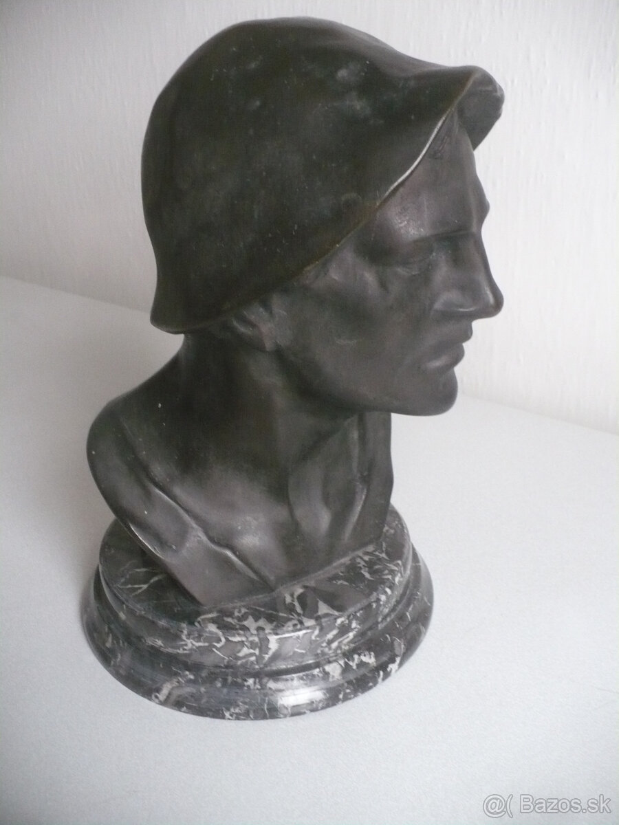 bronzová busta - 2