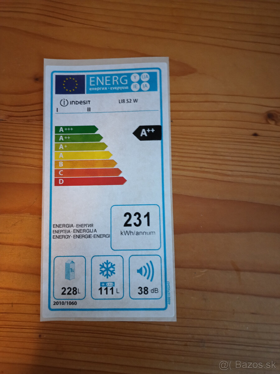 Predám chladničku s mrazničkou- Indesit LI8 S2 W - 2