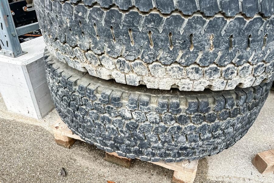 Kolesá. 14R25 385/95R25 - 2