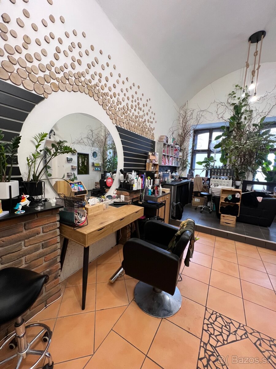 Priestor na prenájom kaderníctva na Hlavnej ulici vo dvore - - 2