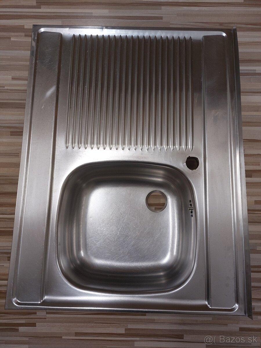 Nerezový kuchynský drez - 2
