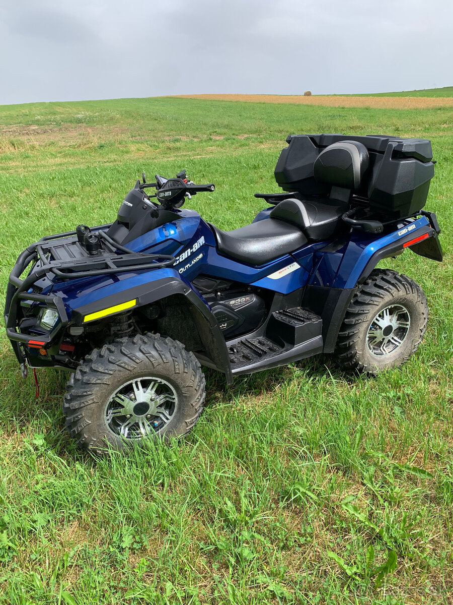 Can-Am Outlander Max 800 - 2