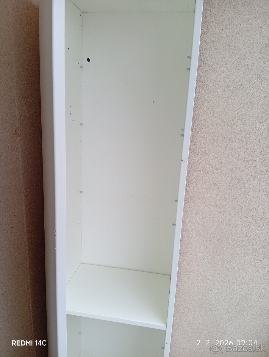 Úzka biela skrinka - 2