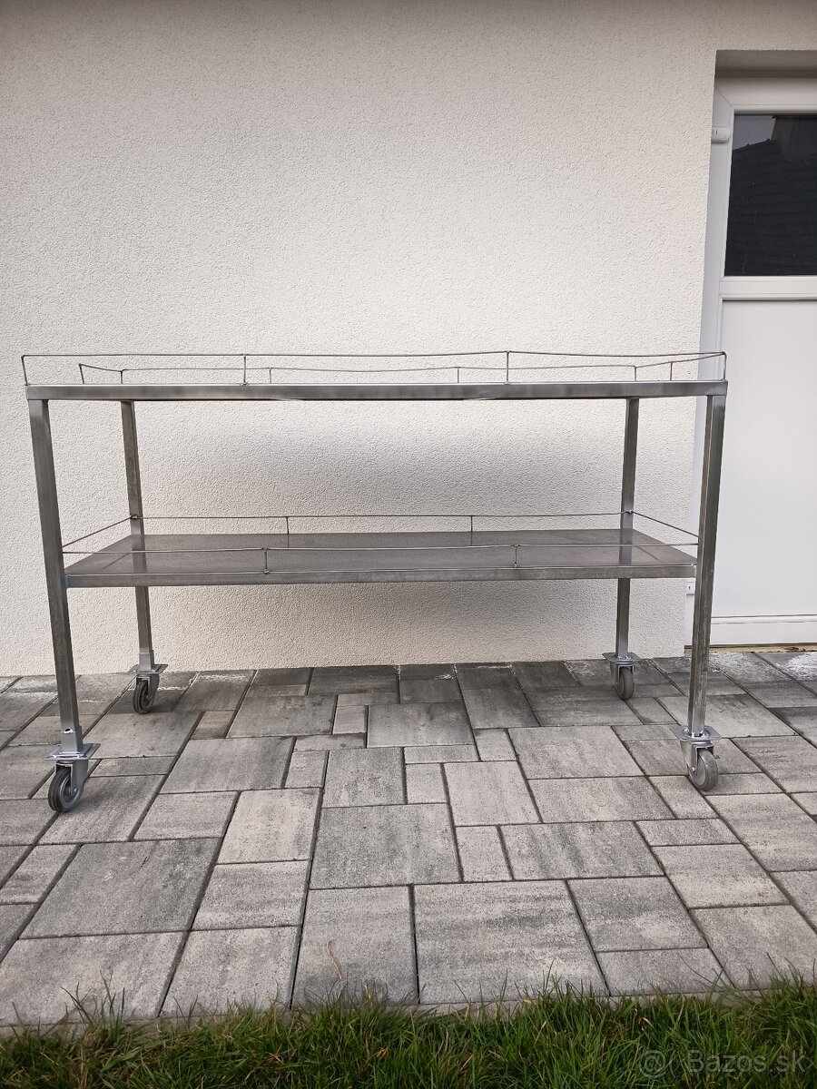 Nerezový výrobný stôl s ohraničením. - 2