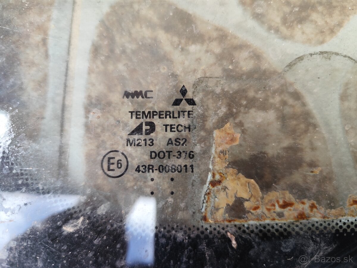 Mitsubishi Pajero II sklo zadných dverí - 2