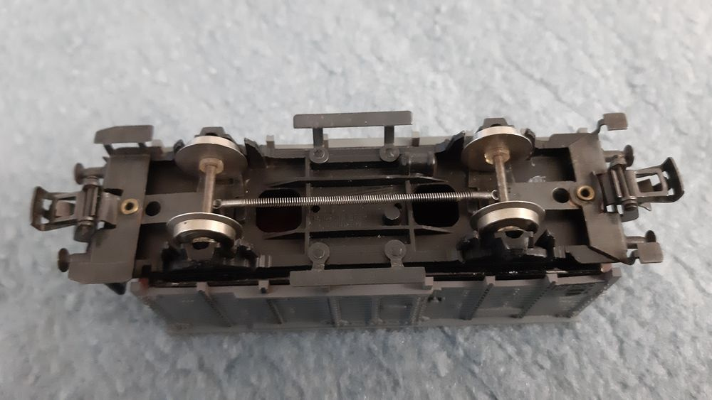 Vláčiky - model krytého vozňa Fleischmann H0 - 2