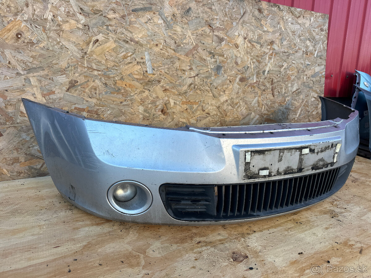 PRODÁM PŘEDNÍ NÁRAZNÍK ŠKODA OCTAVIA II RS - 2