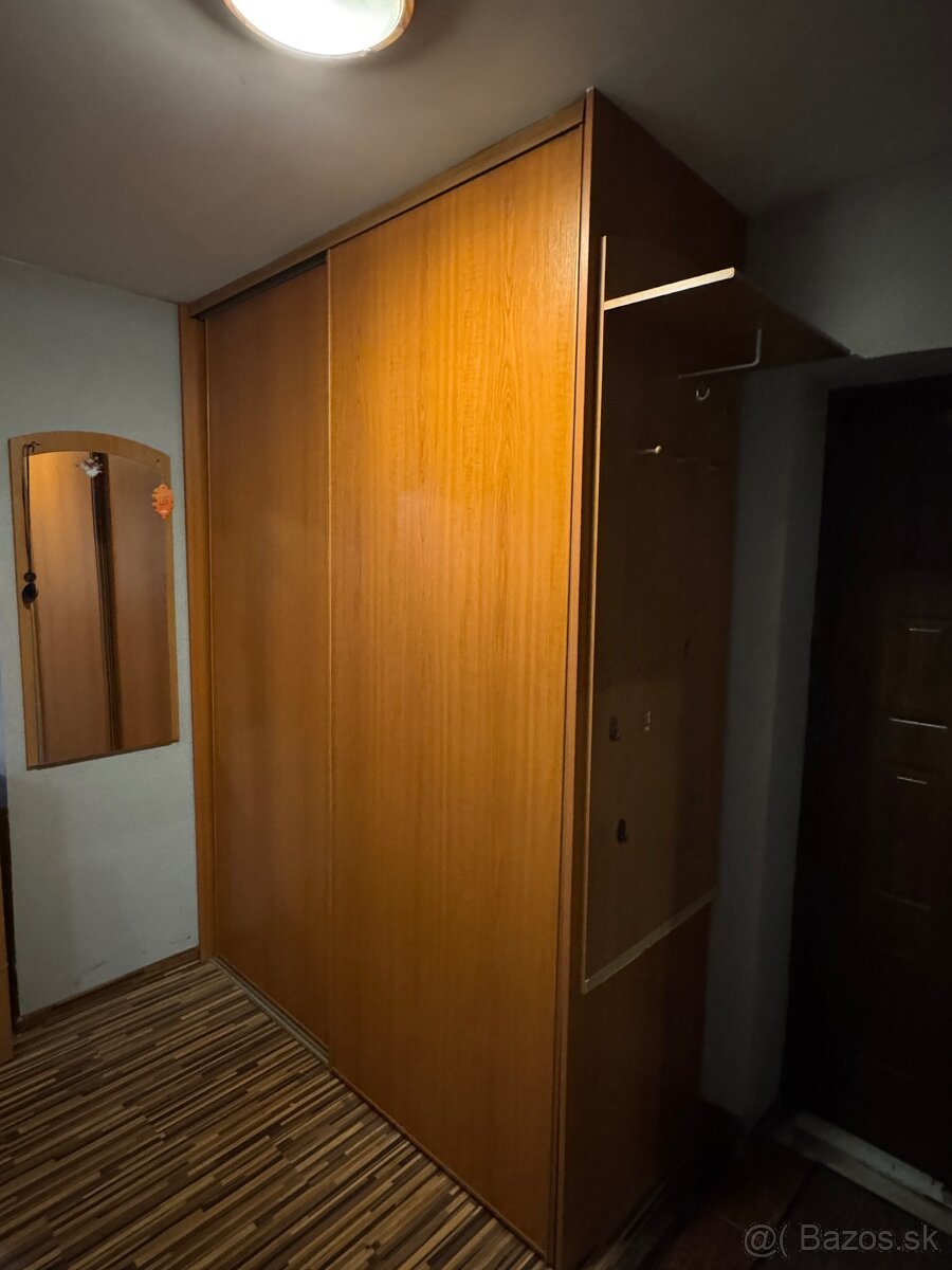 Vstavana skriňa - 2