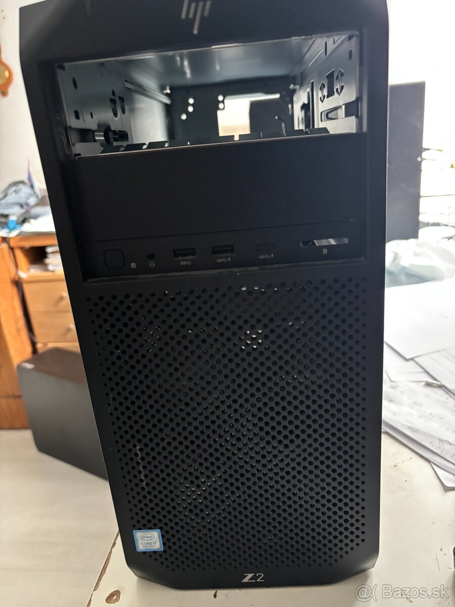 Predám skriňu s počítača HP Z2 G4 - 2