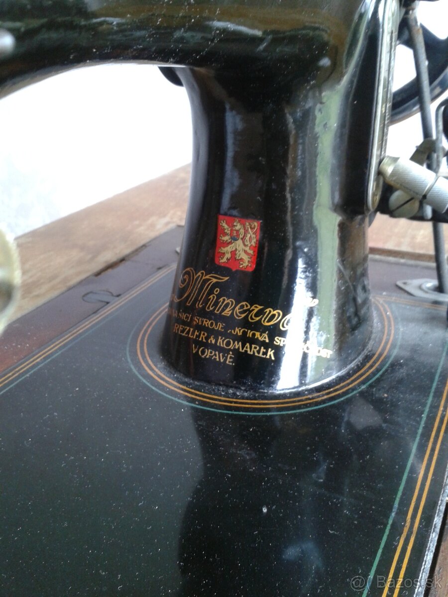 Starožitný funkčný šijací stroj MINERVA - 2