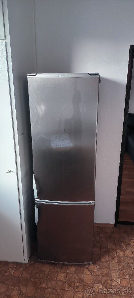 Predám kombinovanú chladničku s mrazničkou - 2