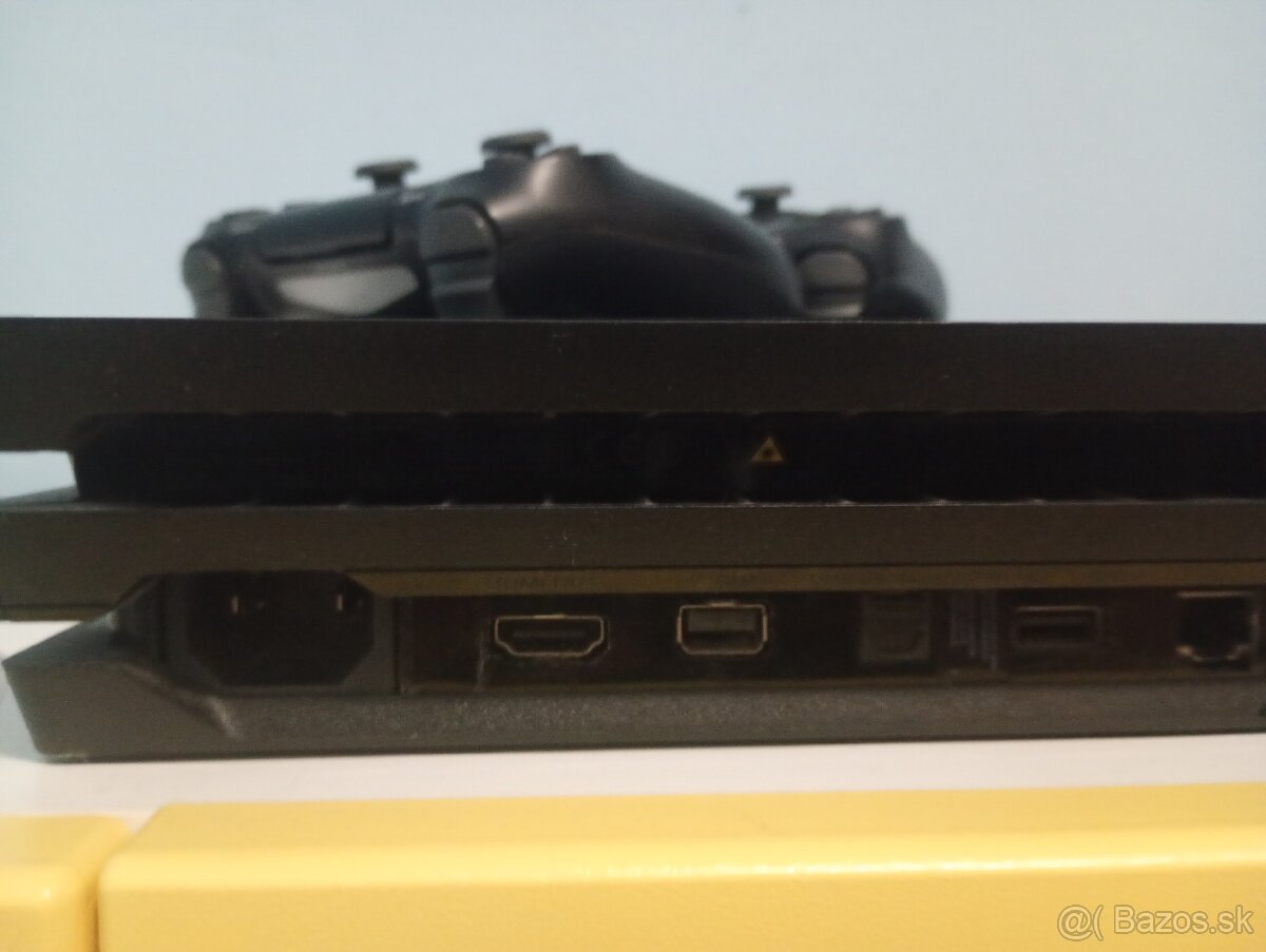 PlayStation 4 pro 1TB - 2
