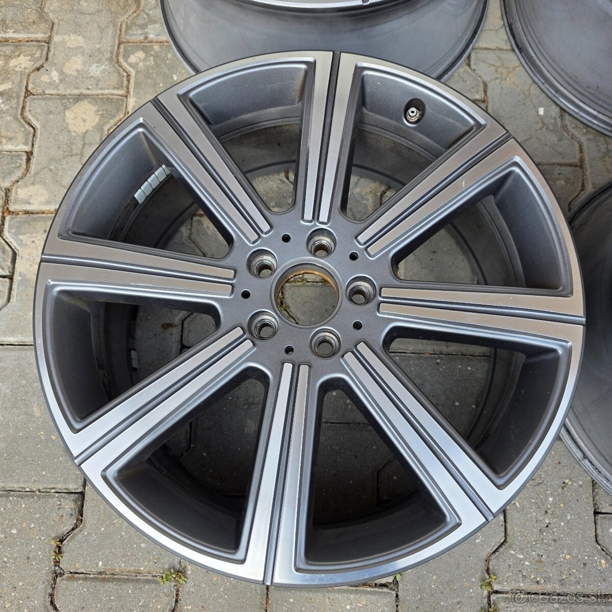 Mercedes R20 - 2