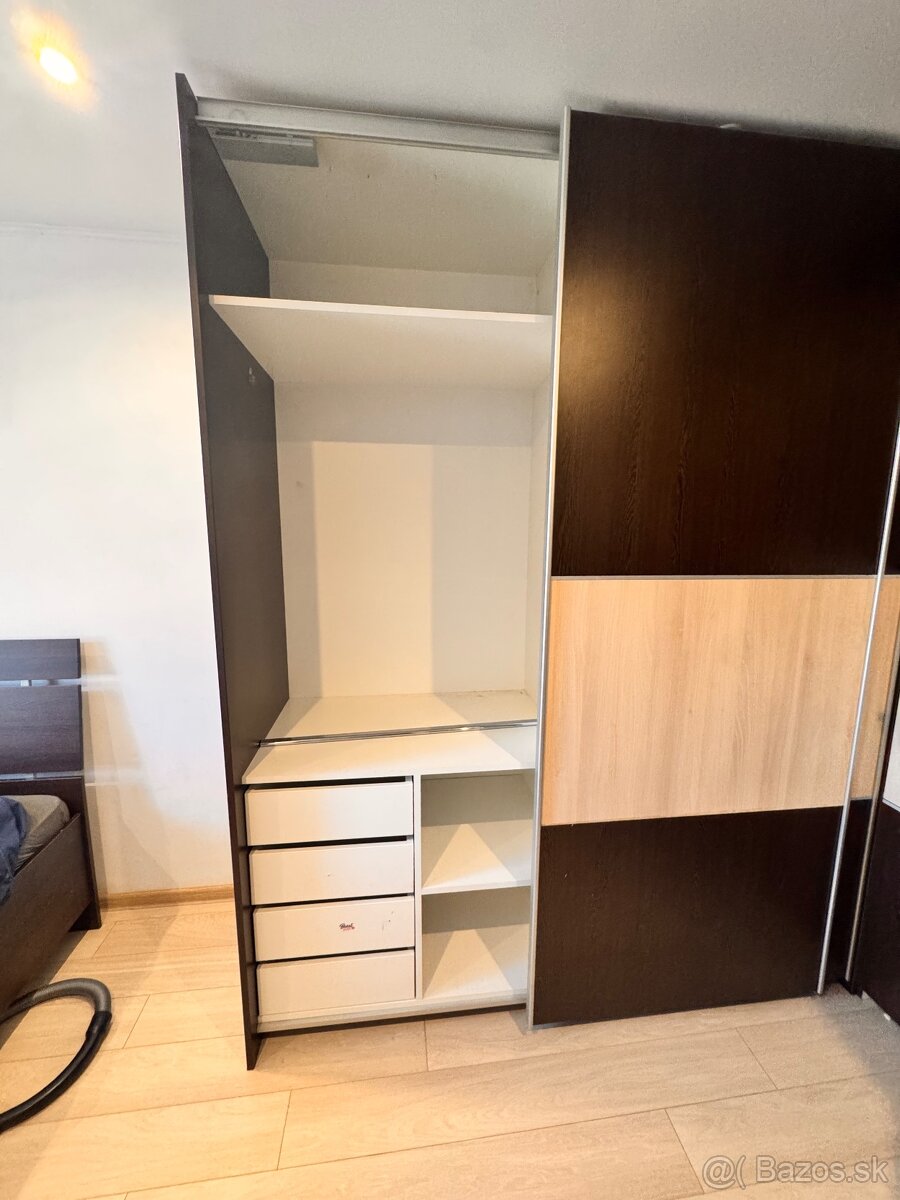 Vstavaná skriňa - 2