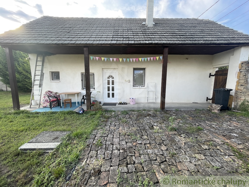 Domček s veľkolepým pozemkom neďaleko Nových Zámkov, o obc - 2