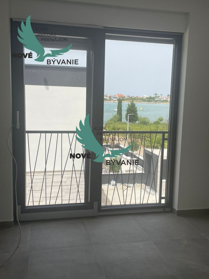 Luxusná novostavba len 70m od mora s výhľadom na more v Chor - 2