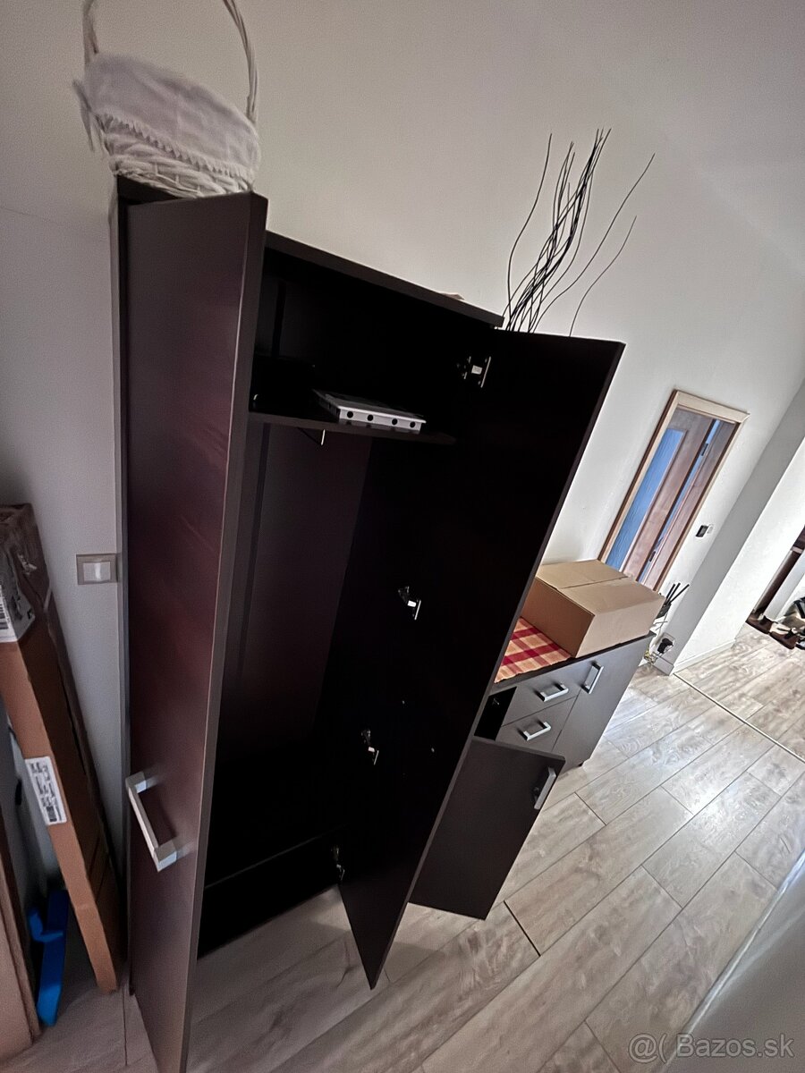 Skrina velka tmavohneda - 2