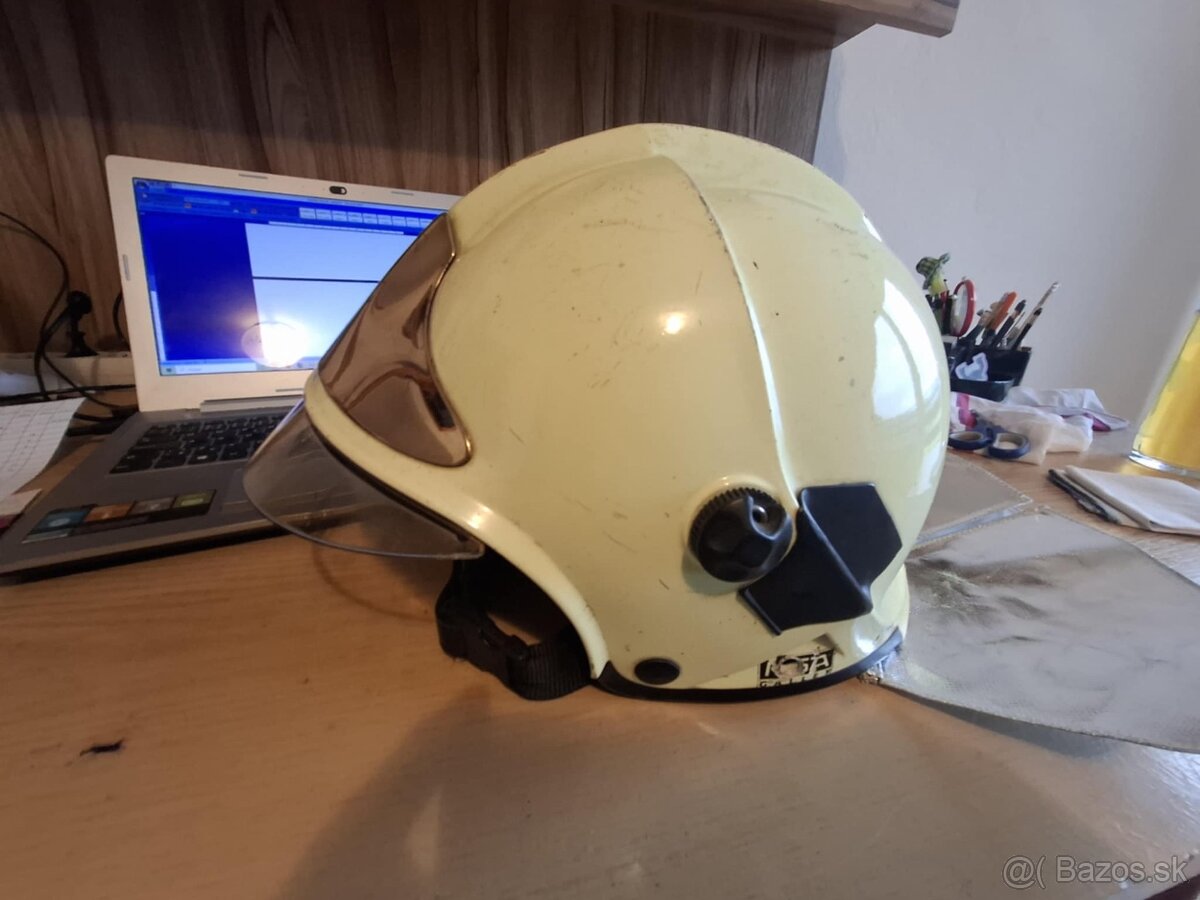 Hasičská prilba - 2