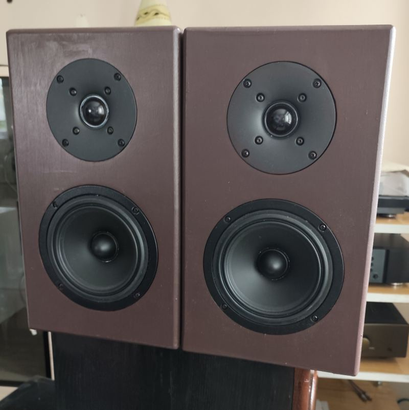 -- Predám regálovky Concerto - super zvuk -- - 2