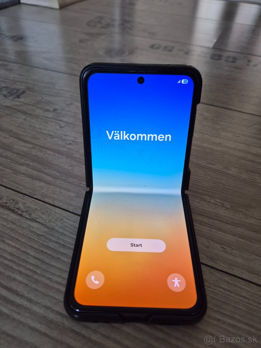 Samsung Galaxy Z Flip4 - 2