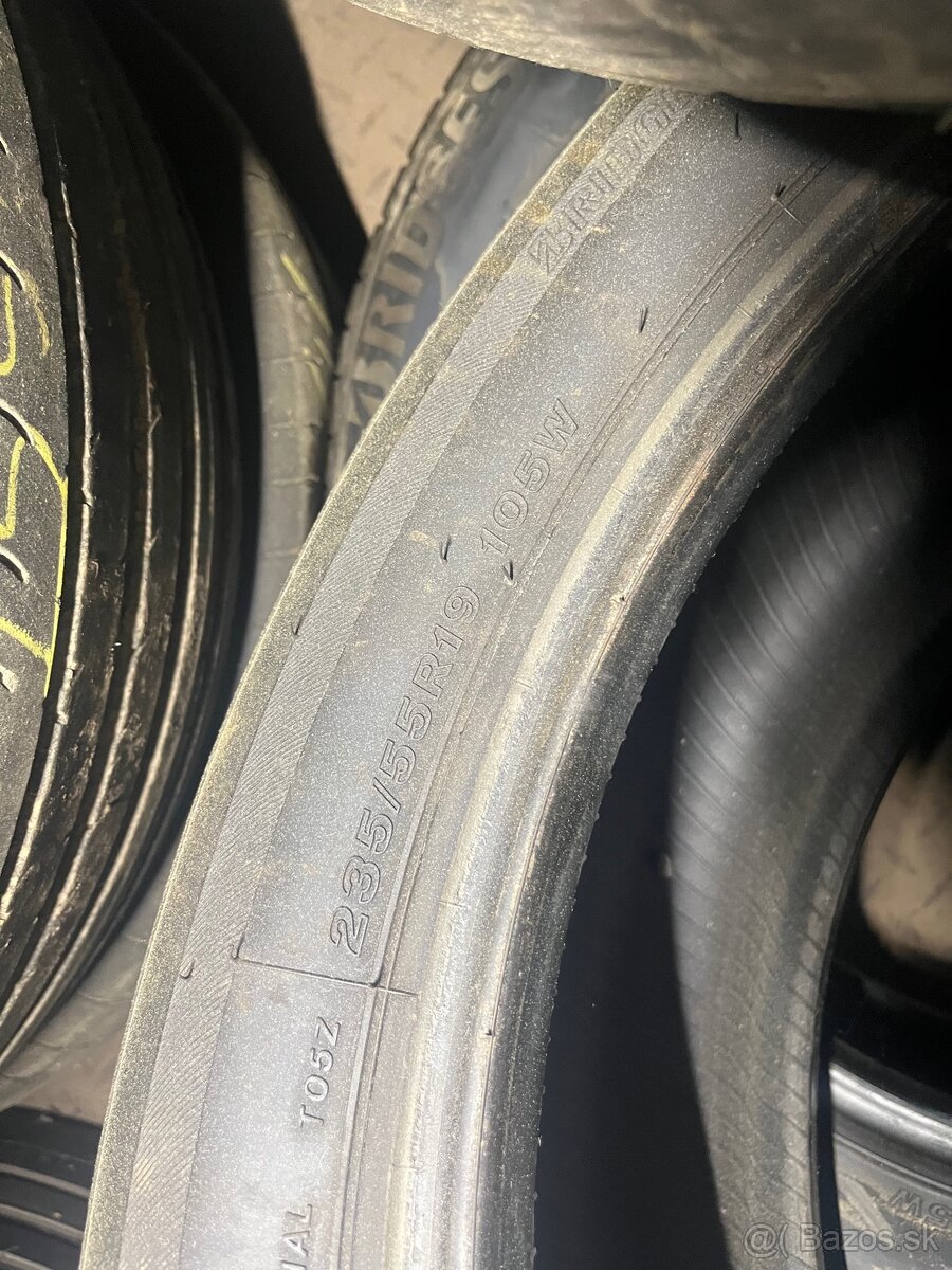235/55R19 - 2