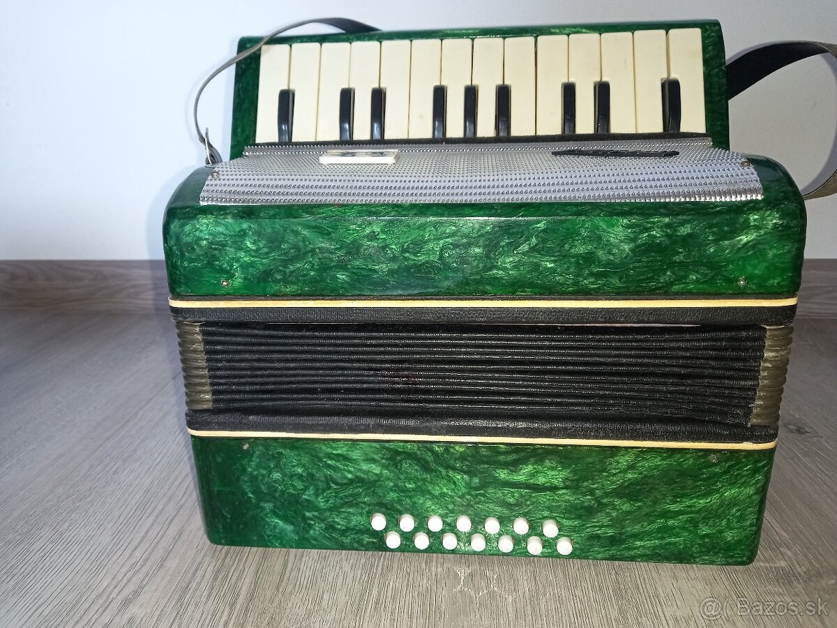 Stará detská ruská harmonika - 2