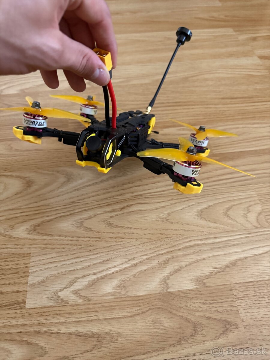 Predám 5" freestyle FPV dron - 2