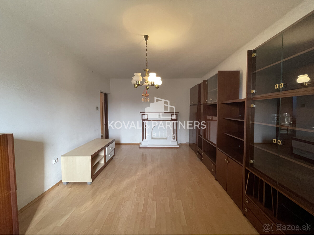 Priestranný poschodový rodinný dom s garážou - Kovarce - 2